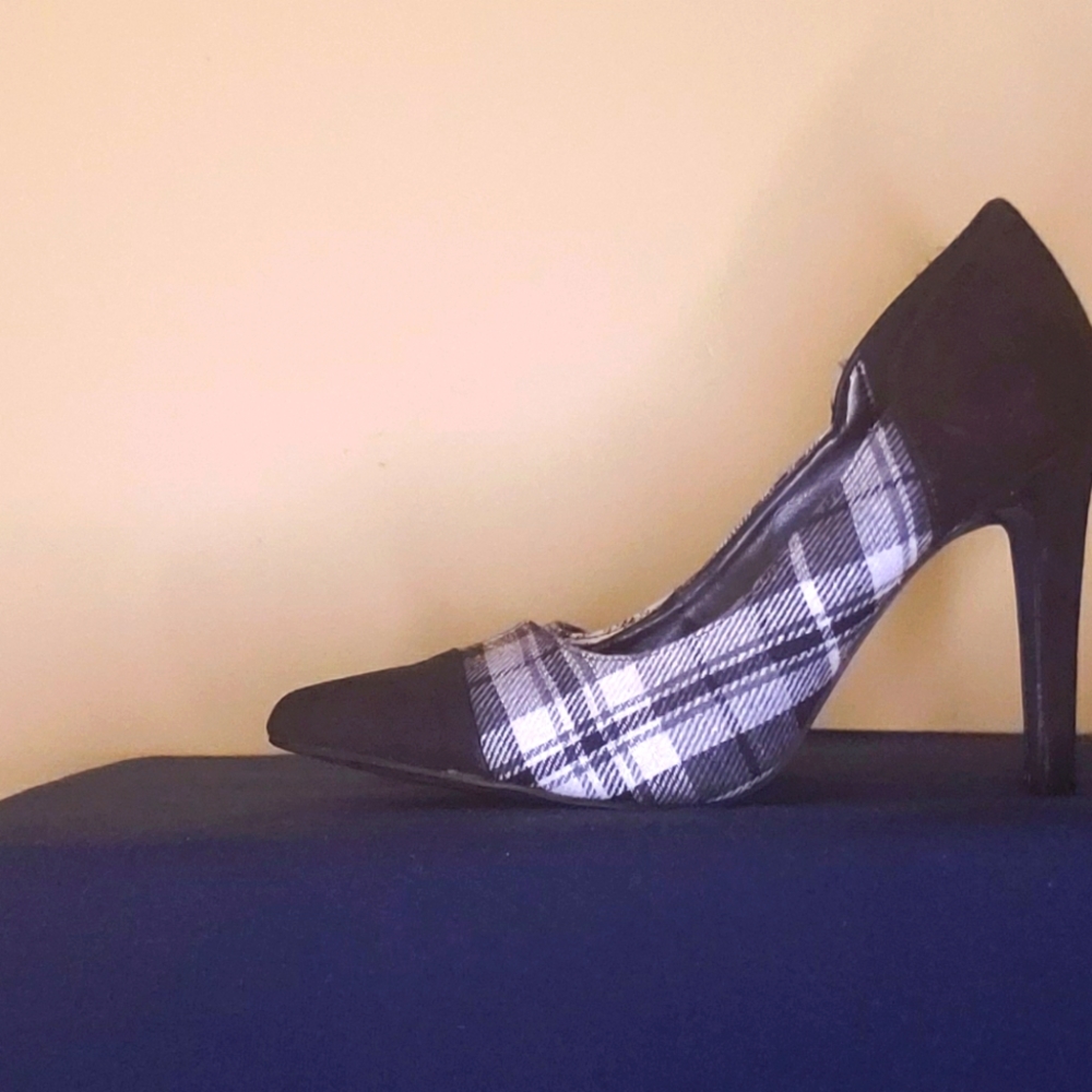 Penny Loves Kenny Black and White Size 7 Heels